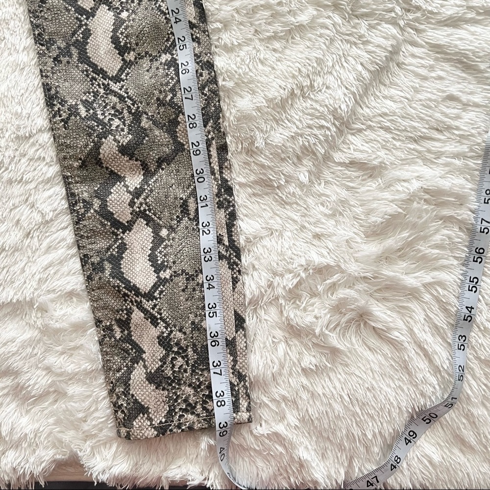 NWT H&M  HIGH WAISTED SNAKESKIN JEAN - Picture 14 of 15